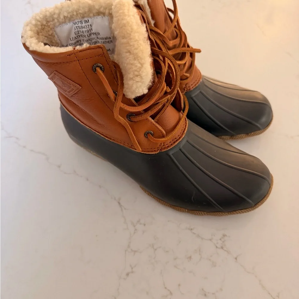 Sperry women’s Tan Leather Boots salt water